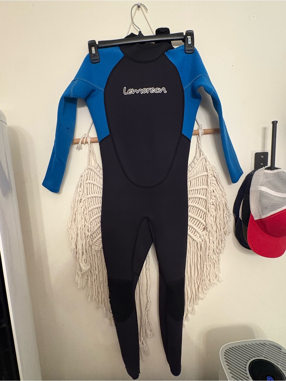 Lemorecn Black & Blue Full Wetsuit size 10/12 boys